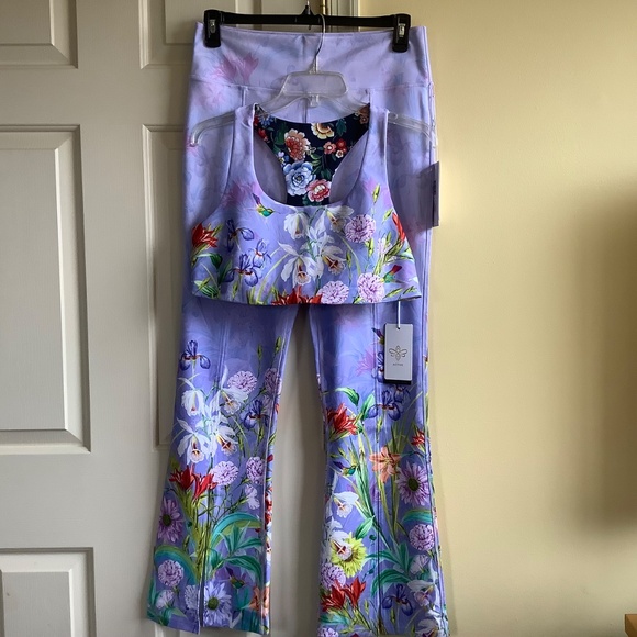 Johnny Was Set Bee Active High Waisted Slit Leggings And Sports Bra Floral SZ XL - Picture 3 of 16